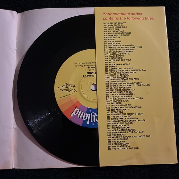 Walt Disney’s Story of Dumbo book and read-along record - Picture 6 of 8